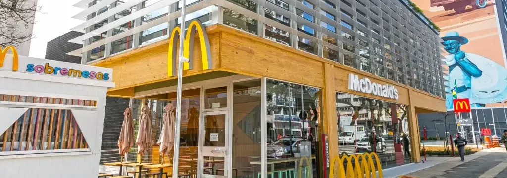 McDonald's com estrutura de madeira “engenheirada”
